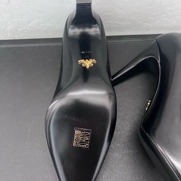 Prada
Prada 100Mm Leather Pointed Pumps size 42 - Picture 8 of 10